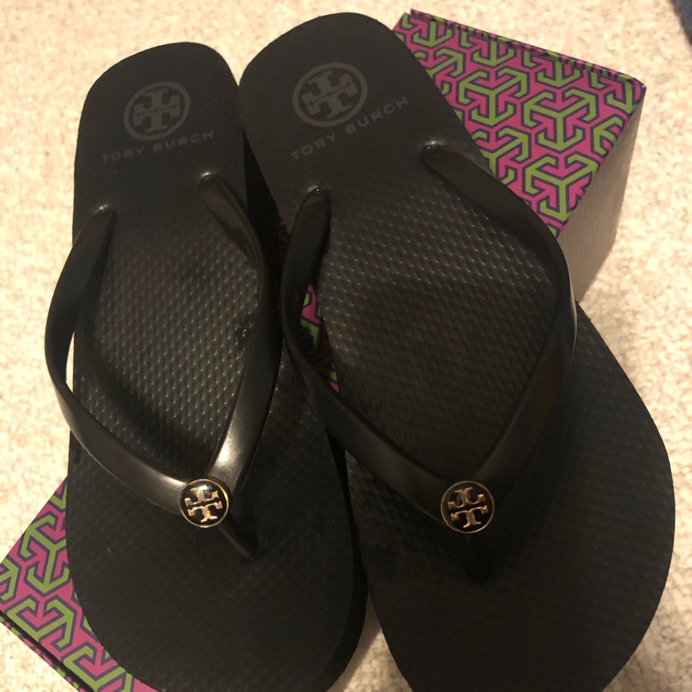 TORY BURCH FLIP FLOP WEDGE BLACK WORN ONCE W/ BOX